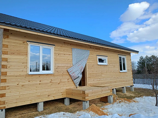 Монтаж обсады и окон в доме из профилированного бруса 200 мм  Закрытие контура и подготовка к отделке